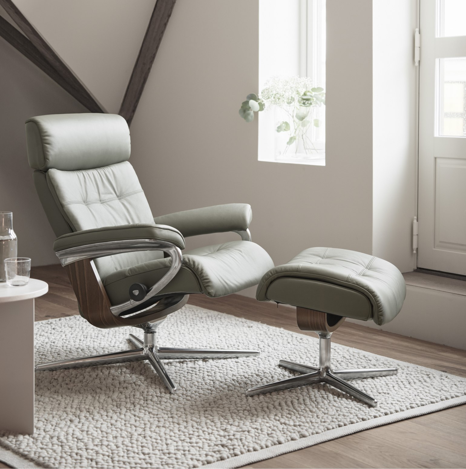 With a nod to mid-century design, the Stressless Erik echoes a classic silhouette into a contemporary, deeply cushioned, luxury recliner with an ergonomic fit. Combining vintage charm with a touch of modernity, the premium detailing of the recliner is highlighted by a supple top cushion with double stitching and the adjustable headrest can add an additional 10 cm to the back height if required.
On the inside, you will find all the usual Innovative Stressless comfort technology such as the signature Stressless Plus™ and Glide™ systems, which automatically adjust to your body’s movement for continuous support.
Available in Small, Medium, and Large sizes, each chair has a matching footstool available and is fully customisable with a wide range of luxurious leathers, soft fabrics, and bases in various wood finishes to perfectly match your interior style.