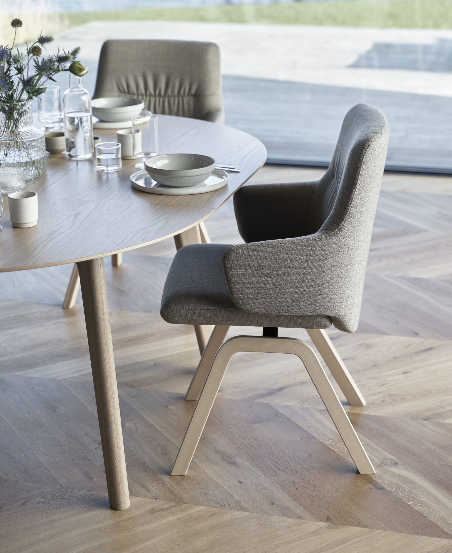 The Stressless Mint dining chair is a beautifully balanced blend of modern Scandinavian style and ergonomic design. With its clean, minimal lines, the Mint adds an elegant touch to any dining space whilst offering the exceptional comfort you’d expect from Stressless.
Built with the innovative BalanceAdapt™ system, the chair responds to your body’s natural movement, providing subtle flexibility and long lasting support as you sit, lean, or shift - perfect for long meals and relaxed conversations.
Choose between high or low back options, with or without armrests and customise with a variety of leathers, fabrics, wood or metal leg styles to suit your space.