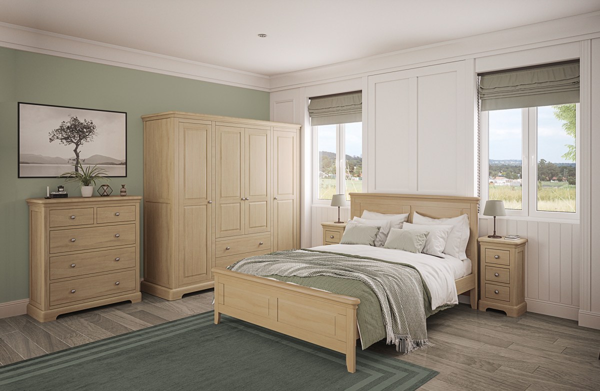 Ludlow Oak Bedroom Collection with Metal Knobs