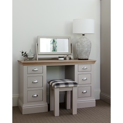 New England Bedroom Upholstered Stool