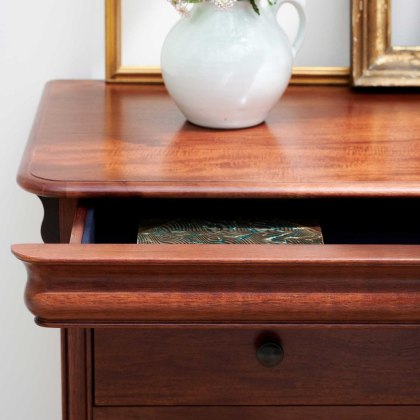 Antoinette Bedside