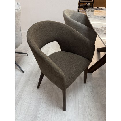 Vida Ariya Dining Table and 4 Dining Chairs